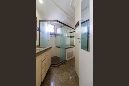 Apartamento para alugar com 190m², 3 quartos e 3 vagas Apartamento para alugar com 190m², 3 quartos e 3 vagasBanheiro da Suíte 1