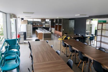 Apartamento para alugar com 190m², 3 quartos e 3 vagas Apartamento para alugar com 190m², 3 quartos e 3 vagasÁrea Comum - Churrasqueira