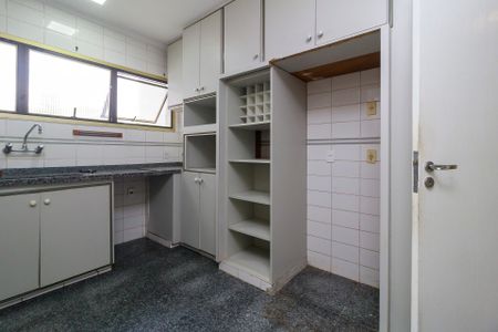 Apartamento para alugar com 190m², 3 quartos e 3 vagas Apartamento para alugar com 190m², 3 quartos e 3 vagasCozinha