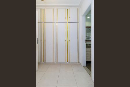 Apartamento para alugar com 190m², 3 quartos e 3 vagas Apartamento para alugar com 190m², 3 quartos e 3 vagasCloset da Suíte 1