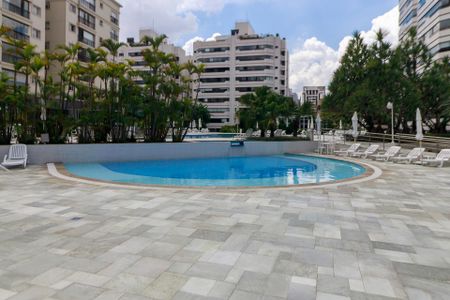 Apartamento para alugar com 190m², 3 quartos e 3 vagas Apartamento para alugar com 190m², 3 quartos e 3 vagasÁrea Comum - Piscina
