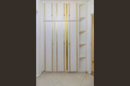 Apartamento para alugar com 190m², 3 quartos e 3 vagas Apartamento para alugar com 190m², 3 quartos e 3 vagasCloset da Suíte 1