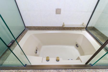 Apartamento para alugar com 190m², 3 quartos e 3 vagas Apartamento para alugar com 190m², 3 quartos e 3 vagasBanheiro da Suíte 1