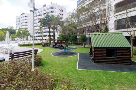 Apartamento para alugar com 190m², 3 quartos e 3 vagas Apartamento para alugar com 190m², 3 quartos e 3 vagasÁrea Comum - Playground