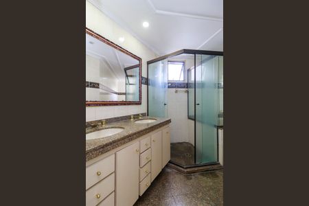 Apartamento para alugar com 190m², 3 quartos e 3 vagas Apartamento para alugar com 190m², 3 quartos e 3 vagasBanheiro da Suíte 1