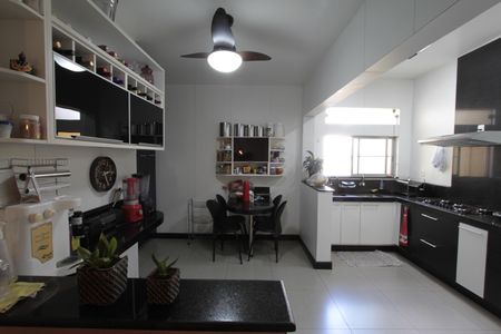 Apartamento para alugar com 320m², 5 quartos e 2 vagasCozinha