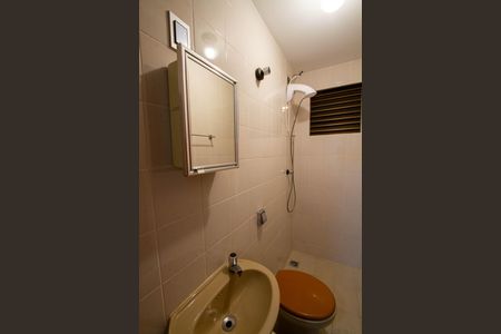Apartamento para alugar com 235m², 4 quartos e 2 vagas Apartamento para alugar com 235m², 4 quartos e 2 vagasBanheiro de Serviço
