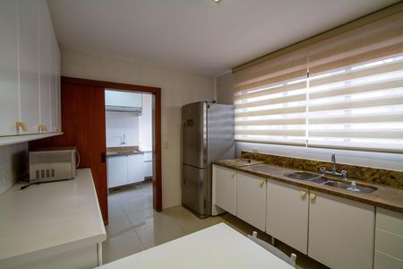 Apartamento para alugar com 235m², 4 quartos e 2 vagas Apartamento para alugar com 235m², 4 quartos e 2 vagasCozinha