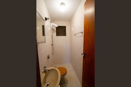 Apartamento para alugar com 235m², 4 quartos e 2 vagas Apartamento para alugar com 235m², 4 quartos e 2 vagasBanheiro de Serviço