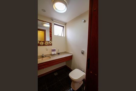 Apartamento para alugar com 235m², 4 quartos e 2 vagas Apartamento para alugar com 235m², 4 quartos e 2 vagasBanheiro da Suíte