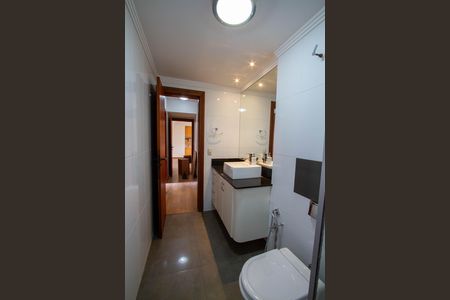 Apartamento para alugar com 235m², 4 quartos e 2 vagas Apartamento para alugar com 235m², 4 quartos e 2 vagasBanheiro social