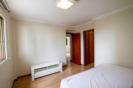 Apartamento para alugar com 235m², 4 quartos e 2 vagas Apartamento para alugar com 235m², 4 quartos e 2 vagasSuíte