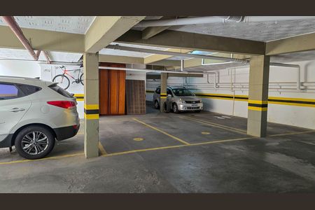 Apartamento para alugar com 235m², 4 quartos e 2 vagas Apartamento para alugar com 235m², 4 quartos e 2 vagasÁrea comum - Estacionamento