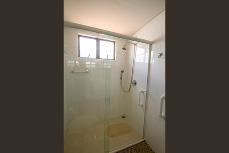 Apartamento para alugar com 235m², 4 quartos e 2 vagas Apartamento para alugar com 235m², 4 quartos e 2 vagasBanheiro 2