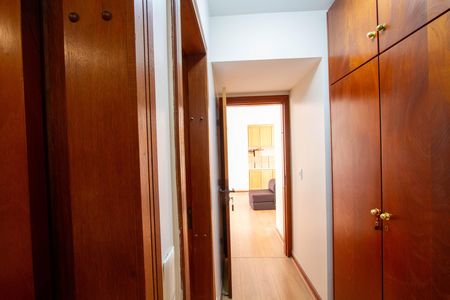 Apartamento para alugar com 235m², 4 quartos e 2 vagas Apartamento para alugar com 235m², 4 quartos e 2 vagasCorredor