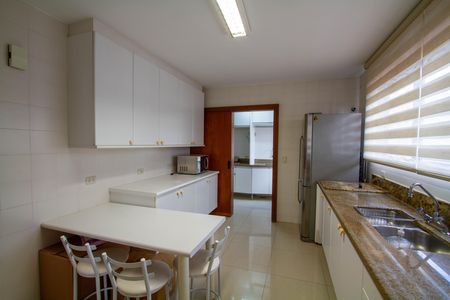 Apartamento para alugar com 235m², 4 quartos e 2 vagas Apartamento para alugar com 235m², 4 quartos e 2 vagasCozinha