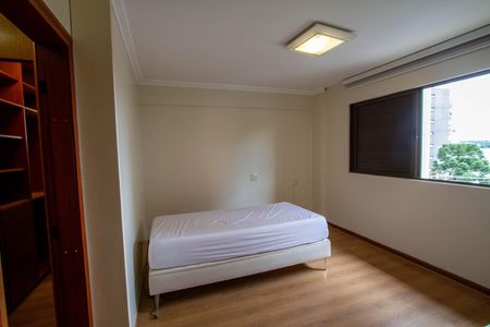 Apartamento para alugar com 235m², 4 quartos e 2 vagas Apartamento para alugar com 235m², 4 quartos e 2 vagasSuíte