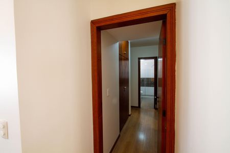 Apartamento para alugar com 235m², 4 quartos e 2 vagas Apartamento para alugar com 235m², 4 quartos e 2 vagasCorredor