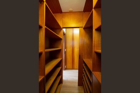 Apartamento para alugar com 235m², 4 quartos e 2 vagas Apartamento para alugar com 235m², 4 quartos e 2 vagasCloset da Suíte