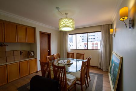 Apartamento para alugar com 235m², 4 quartos e 2 vagas Apartamento para alugar com 235m², 4 quartos e 2 vagasSala de Jantar