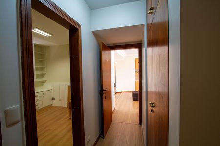 Apartamento para alugar com 235m², 4 quartos e 2 vagas Apartamento para alugar com 235m², 4 quartos e 2 vagasCorredor