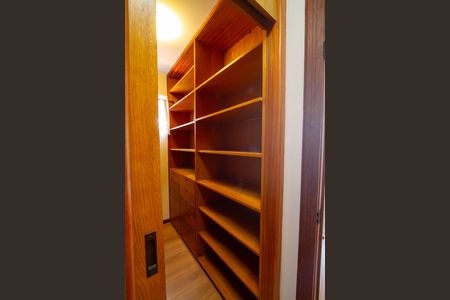 Apartamento para alugar com 235m², 4 quartos e 2 vagas Apartamento para alugar com 235m², 4 quartos e 2 vagasCloset da Suíte