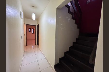 Casa para alugar com 100m², 3 quartos e 2 vagasCorredor 