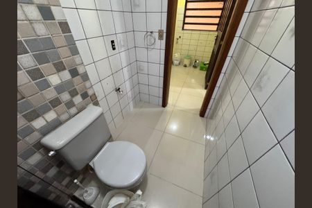 Casa para alugar com 100m², 3 quartos e 2 vagasBanheiro 