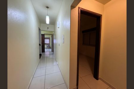 Casa para alugar com 100m², 3 quartos e 2 vagasCorredor 