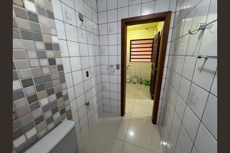 Casa para alugar com 100m², 3 quartos e 2 vagasBanheiro 