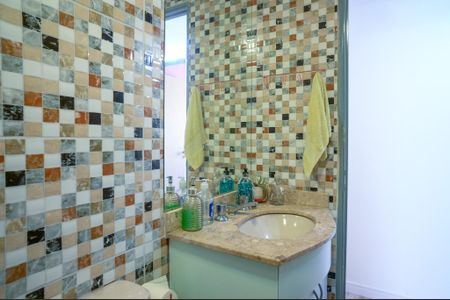 Apartamento à venda com 64m², 3 quartos e 2 vagas Apartamento à venda com 64m², 3 quartos e 2 vagasBanheiro Social