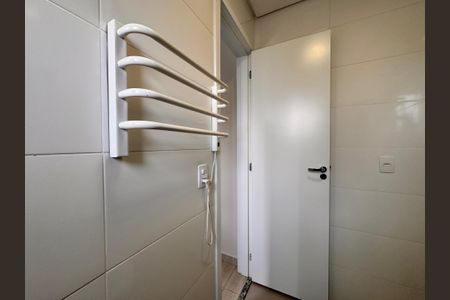 Apartamento à venda com 108m², 2 quartos e 2 vagasBanheiro da suíte