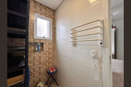 Apartamento à venda com 108m², 2 quartos e 2 vagasBanheiro da suíte