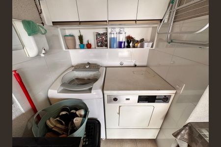 Apartamento à venda com 108m², 2 quartos e 2 vagasLavanderia