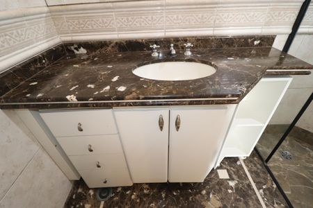 Apartamento à venda com 212m², 4 quartos e 3 vagasBanheiro Quarto 1 suíte