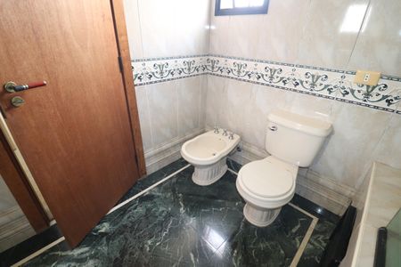 Apartamento à venda com 212m², 4 quartos e 3 vagasBanheiro Quarto 3 suíte