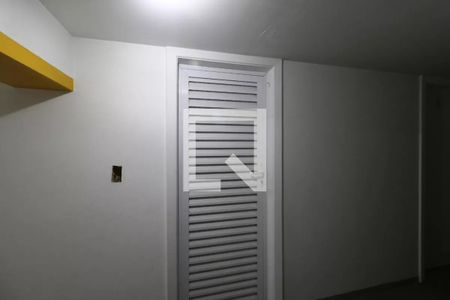 Apartamento à venda com 212m², 4 quartos e 3 vagas Apartamento à venda com 212m², 4 quartos e 3 vagasDepósito