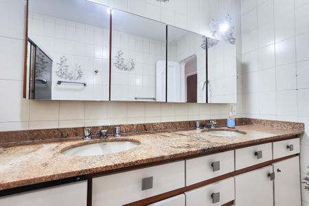 Apartamento à venda com 140m², 4 quartos e 1 vagaBanheiro 2