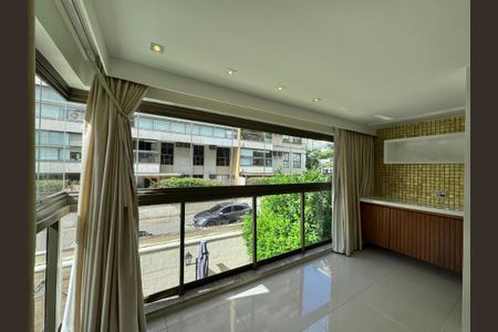 Apartamento à venda com 80m², 2 quartos e 1 vagaVaranda