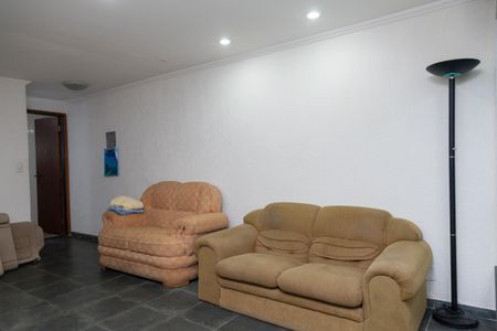 Casa para alugar com 70m², 2 quartos e 2 vagasSala