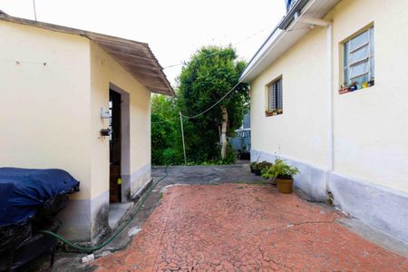 Casa à venda com 80m², 2 quartos e 6 vagasQuintal