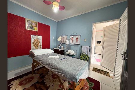 Casa à venda com 242m², 4 quartos e 4 vagasQuarto de Serviço