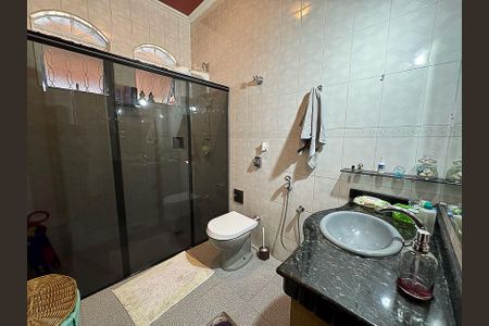 Casa à venda com 242m², 4 quartos e 4 vagasBanheiro