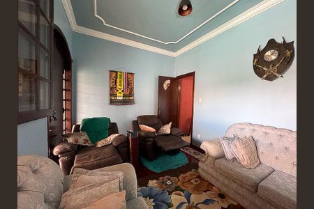 Casa à venda com 242m², 4 quartos e 4 vagasSala de TV