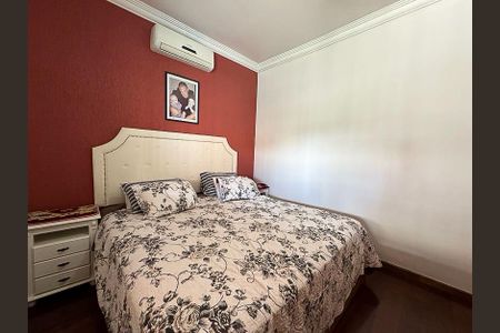 Casa à venda com 242m², 4 quartos e 4 vagasSuíte 1