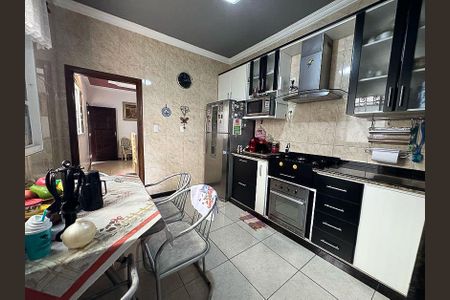 Casa à venda com 242m², 4 quartos e 4 vagasCozinha