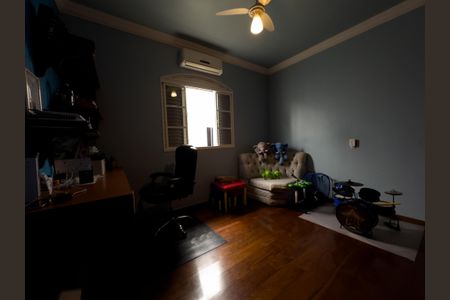 Casa à venda com 242m², 4 quartos e 4 vagasQuarto 2