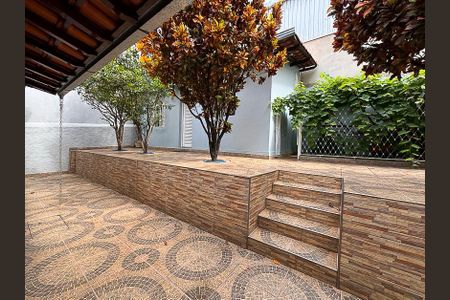 Casa à venda com 242m², 4 quartos e 4 vagasÁrea externa