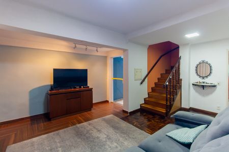 Casa à venda com 217m², 3 quartos e 2 vagas Casa à venda com 217m², 3 quartos e 2 vagasSala