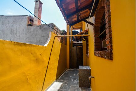 Casa para alugar com 52m², 2 quartos e sem vagaQuintal